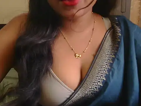 Snapshot of hottest_mahiii chatting on June 3, 1:52 am hottest mahiii online show from June 3, 1:52 am