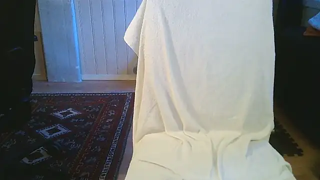 Snapshot of Buggemann chatting on April 6, 4:46 am Buggemann online show from April 6, 4:46 am