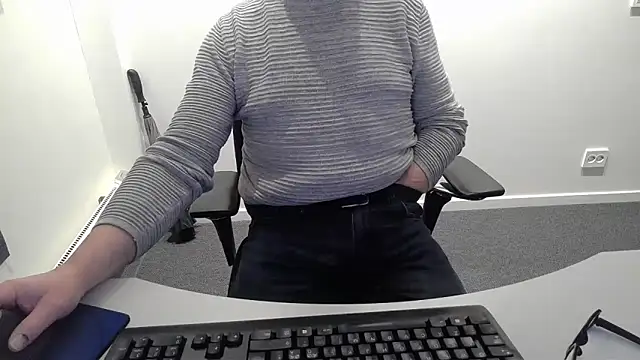 Snapshot of Buggemann chatting on April 13, 3:12 am Buggemann online show from April 13, 3:12 am