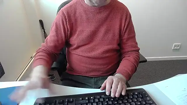 Snapshot of Buggemann chatting on April 20, 6:16 am Buggemann online show from April 20, 6:16 am