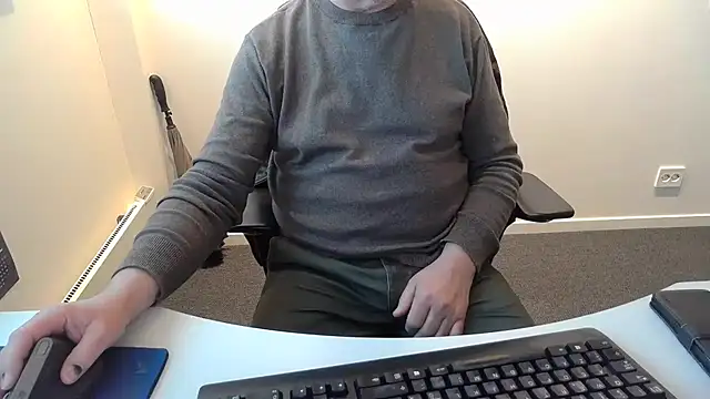 Snapshot of Buggemann chatting on April 23, 4:24 am Buggemann online show from April 23, 4:24 am
