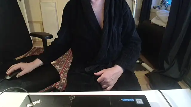 Snapshot of Buggemann chatting on April 29, 3:21 am Buggemann online show from April 29, 3:21 am