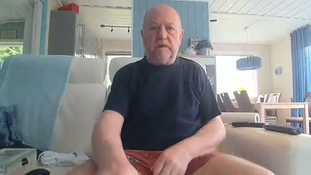 Snapshot of Buggemann chatting on June 12, 4:06 pm Buggemann online show from June 12, 4:06 pm