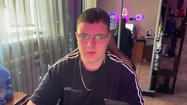 EricKnight1 online show from March 13, 7:59 am