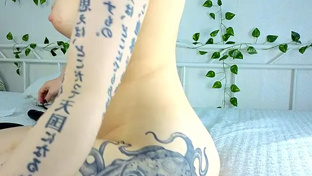 Snapshot of YourScarlettStorm chatting on June 6, 6:01 pm YourScarlettStorm online show from June 6, 6:01 pm