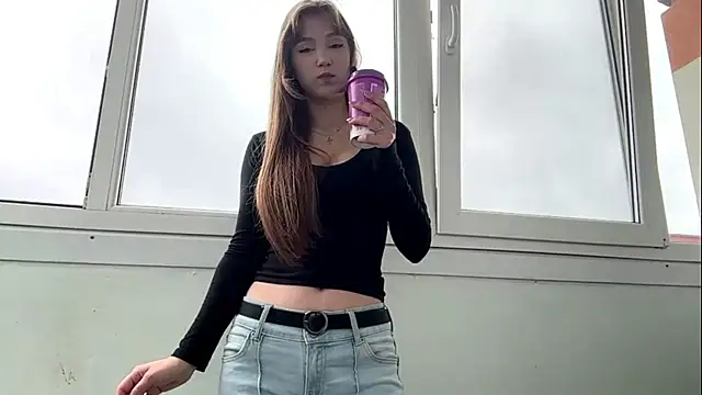 Snapshot of AnnaWasp chatting on June 19, 5:23 am AnnaWasp online show from June 19, 5:23 am
