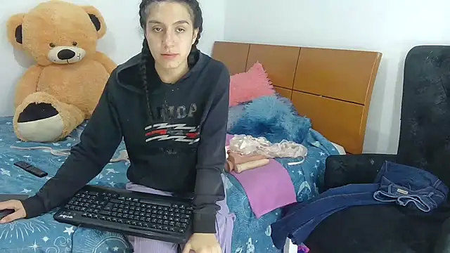 Snapshot of Dilecta_hersy65 chatting on April 25, 1:41 pm Dilecta hersy65 online show from April 25, 1:41 pm
