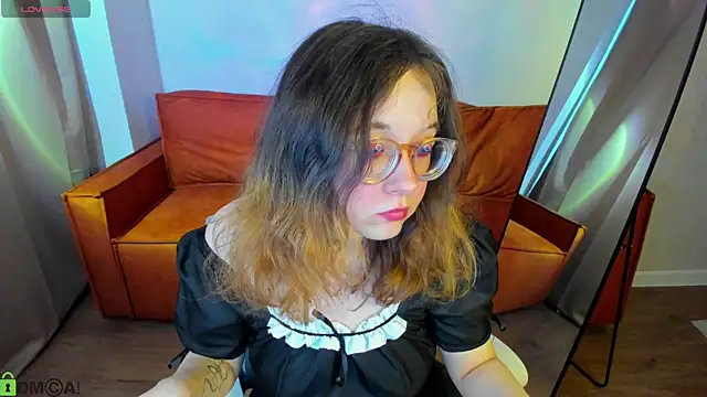 Snapshot of Aleks-caster chatting on April 6, 9:10 am Aleks-caster online show from April 6, 9:10 am