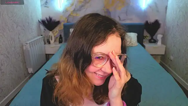 Snapshot of Aleks-caster chatting on April 7, 1:28 am Aleks-caster online show from April 7, 1:28 am