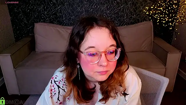 Snapshot of Aleks-caster chatting on April 13, 9:37 am Aleks-caster online show from April 13, 9:37 am