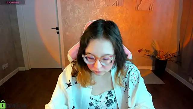 Snapshot of Aleks-caster chatting on April 14, 1:22 am Aleks-caster online show from April 14, 1:22 am