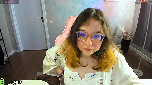 Snapshot of Aleks-caster chatting on April 21, 1:18 am Aleks-caster online show from April 21, 1:18 am