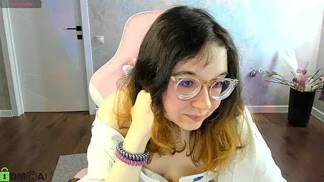 Snapshot of Aleks-caster chatting on April 21, 1:42 am Aleks-caster online show from April 21, 1:42 am