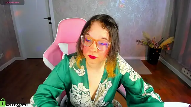 Snapshot of Aleks-caster chatting on May 7, 1:11 am Aleks-caster online show from May 7, 1:11 am