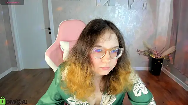 Snapshot of Aleks-caster chatting on May 8, 1:11 am Aleks-caster online show from May 8, 1:11 am