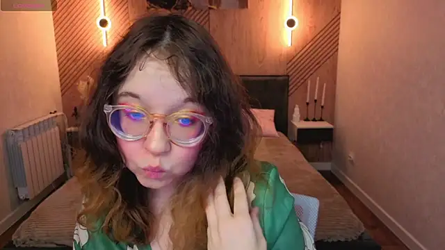 Snapshot of Aleks-caster chatting on May 9, 1:22 am Aleks-caster online show from May 9, 1:22 am