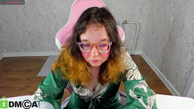 Snapshot of Aleks-caster chatting on May 10, 1:11 am Aleks-caster online show from May 10, 1:11 am
