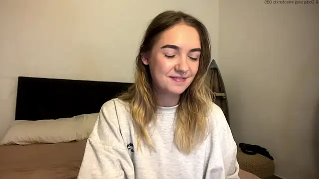 Snapshot of RoxyWet chatting on May 1, 12:43 pm RoxyWet online show from May 1, 12:43 pm
