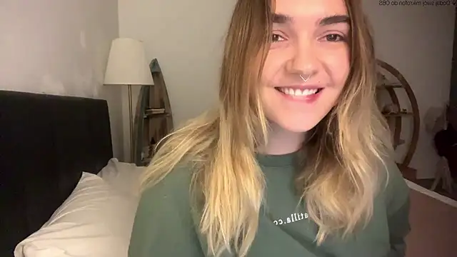 Snapshot of RoxyWet chatting on May 11, 2:45 pm RoxyWet online show from May 11, 2:45 pm