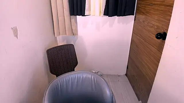 Snapshot of horsemeatcock_ellison chatting on May 11, 2:45 pm horsemeatcock ellison online show from May 11, 2:45 pm