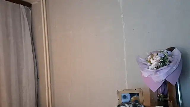 MiaTemptress online show from April 24, 2:30 pm