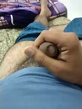 Snapshot of desilund0230 chatting on March 11, 5:52 pm desilund0230 online show from March 11, 5:52 pm