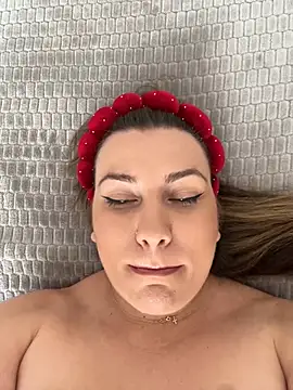 SweetCurvess online show from March 17, 11:57 am