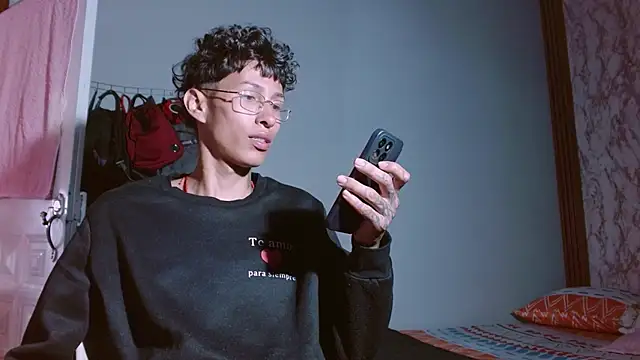 Daniel DLuxxx online show from March 25, 5:19 pm