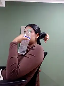 FiorellaLan online show from April 13, 9:42 pm