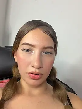 Snapshot of blondie_dity_squirt chatting on August 6, 5:59 pm blondie dity squirt online show from August 6, 5:59 pm