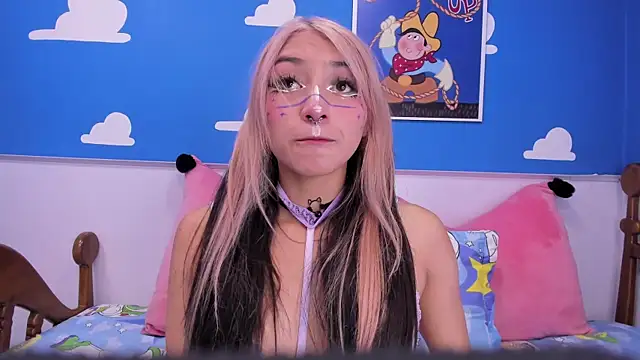 Snapshot of miss_loolita chatting on August 5, 7:38 pm miss loolita online show from August 5, 7:38 pm