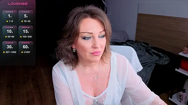 Snapshot of Sirena_Fly chatting on April 15, 9:15 pm Sirena Fly online show from April 15, 9:15 pm