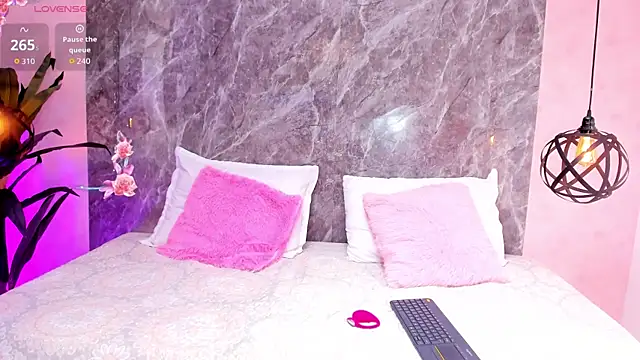 Megan Stein online show from April 28, 8:03 pm