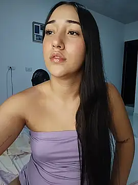 Snapshot of isabellaHill2 chatting on July 7, 7:23 am isabellaHill2 online show from July 7, 7:23 am