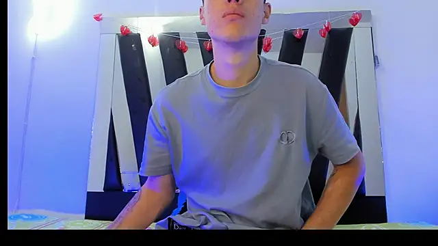 Snapshot of latinlove2005 chatting on March 16, 3:05 pm latinlove2005 online show from March 16, 3:05 pm