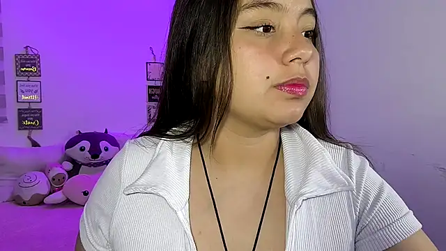 Snapshot of cherry_valeria chatting on August 4, 5:43 am cherry valeria online show from August 4, 5:43 am