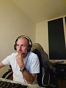 Snapshot of dufatcock chatting on June 1, 2:02 am dufatcock online show from June 1, 2:02 am