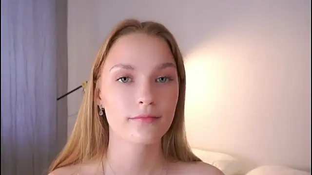 Snapshot of HellenSlavis chatting on March 13, 10:11 am HellenSlavis online show from March 13, 10:11 am