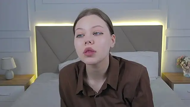 Sophie Rays online show from March 12, 1:50 pm