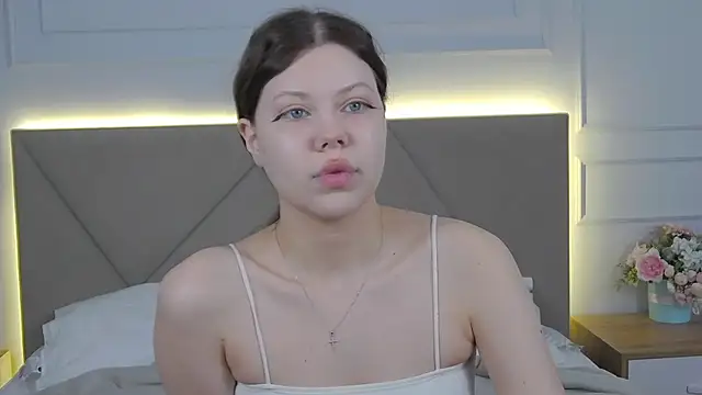 Sophie Rays online show from April 12, 4:06 am