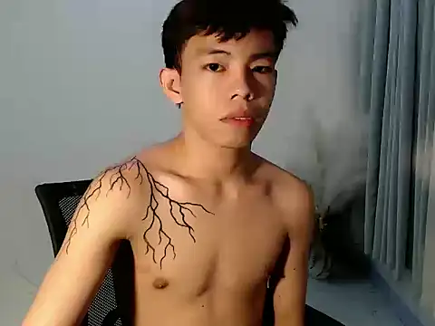 Snapshot of hottasianboy chatting on May 26, 9:33 pm hottasianboy online show from May 26, 9:33 pm