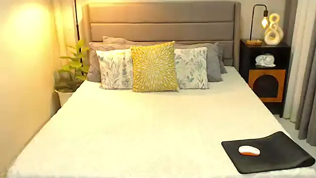 Snapshot of CumShotElara chatting on July 10, 8:00 pm CumShotElara online show from July 10, 8:00 pm