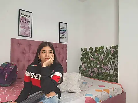 Snapshot of Sweet_Scarlett_ chatting on May 6, 1:38 pm Sweet Scarlett online show from May 6, 1:38 pm