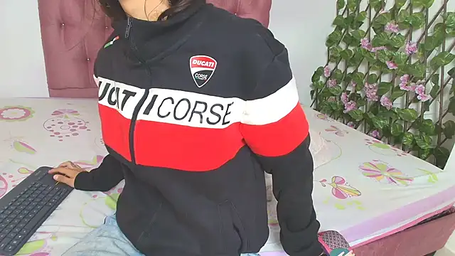 Snapshot of Sweet_Scarlett_ chatting on May 30, 2:03 pm Sweet Scarlett online show from May 30, 2:03 pm