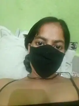 nidhiyadav00 online show from April 15, 6:37 pm