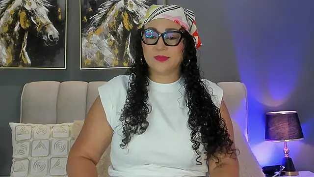 Snapshot of VaniaRouse chatting on April 30, 12:44 pm VaniaRouse online show from April 30, 12:44 pm