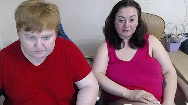 Snapshot of Lindy-Jeanie chatting on April 3, 8:07 pm Lindy-Jeanie online show from April 3, 8:07 pm