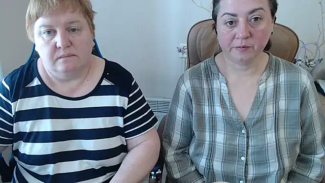 Snapshot of Lindy-Jeanie chatting on April 4, 8:12 am Lindy-Jeanie online show from April 4, 8:12 am