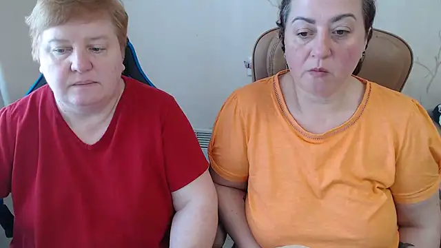 Snapshot of Lindy-Jeanie chatting on April 5, 8:55 am Lindy-Jeanie online show from April 5, 8:55 am