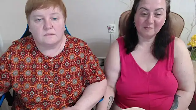 Snapshot of Lindy-Jeanie chatting on April 6, 6:42 pm Lindy-Jeanie online show from April 6, 6:42 pm